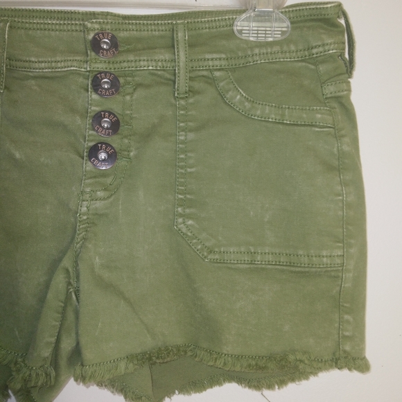 True Craft Army Green Distressed High Waisted Button Up Jean Shorts Size 3 - Picture 9 of 9